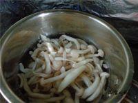 肉丝炒蘑菇的做法步骤2