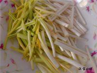 肉丝炒蒜黄的做法步骤3