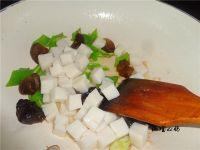 青椒木耳炒魔芋的做法步骤6