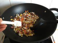 蘑菇香肠炒饭的做法步骤5