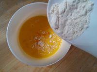 黑芝麻鸡蛋卷的做法步骤2