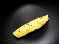 黑芝麻鸡蛋卷的做法步骤6