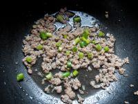 青红椒肉末粉条的做法步骤5