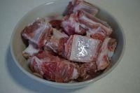 杜仲巴戟排骨汤的做法步骤3