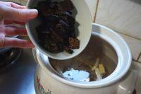 杜仲巴戟排骨汤的做法步骤6