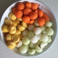 清炒三色萝卜球的做法步骤2