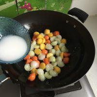 清炒三色萝卜球的做法步骤9