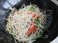 绿豆芽炒鸡蛋的做法步骤7