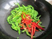 苦瓜炒鸡肉的做法步骤8