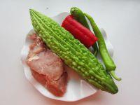 苦瓜炒肉的做法步骤1