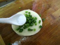 饺子皮版葱花饼的做法步骤7