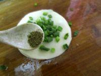 饺子皮版葱花饼的做法步骤8