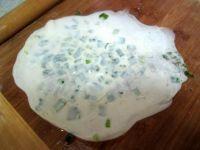 饺子皮版葱花饼的做法步骤9