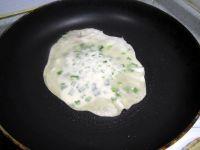 饺子皮版葱花饼的做法步骤10