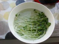 萝卜苗煮方便面的做法步骤2