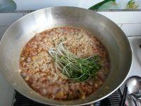 萝卜苗煮方便面的做法步骤6