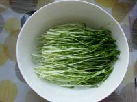 土豆丝炒松柳苗的做法步骤2