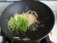 土豆丝炒松柳苗的做法步骤7