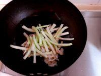 翠皮盐爆海螺片的做法步骤4