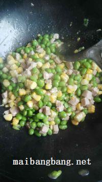 肉丁毛豆烧玉米粒的做法步骤5