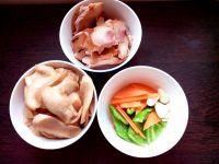 杏鲍菇炒鸡腿肉的做法步骤1