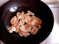 杏鲍菇炒鸡腿肉的做法步骤4