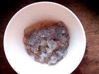 菠菜虾泥豆腐汤的做法步骤2