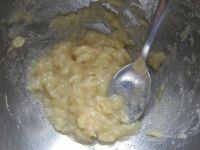 香蕉戚风的做法步骤2