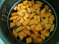 绿豆百合南瓜粥的做法步骤4