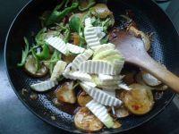 茭白青椒烧素鸡的做法步骤5