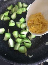 丝瓜炒鸡蛋的做法步骤8