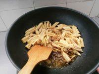 姜丝炒腐竹的做法步骤8