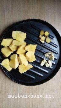 黄桃烧排骨的做法步骤2