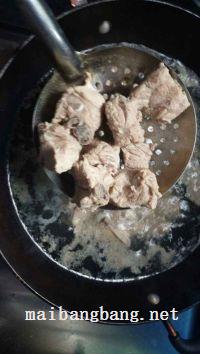 黄桃烧排骨的做法步骤3