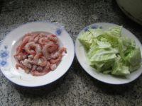 圆白菜炒海虾的做法步骤1