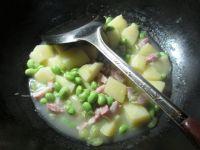 咸肉毛豆煮土豆的做法步骤9