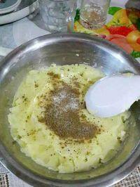 炸土豆丸子的做法步骤2