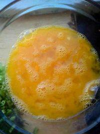 鸡蛋韭菜盒子的做法步骤2