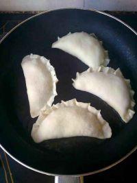 鸡蛋韭菜盒子的做法步骤8