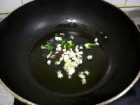 黄豆木耳炒萝卜丁的做法步骤4