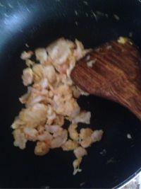 虾仁炒鸡蛋的做法步骤5