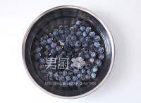 蓝莓养乐多棒冰的做法步骤1