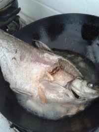 蒜烧扁鱼的做法步骤3