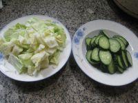 青瓜炒圆白菜的做法步骤1