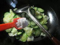 青瓜炒圆白菜的做法步骤6