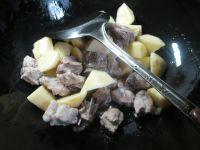 土豆烧排骨的做法步骤2