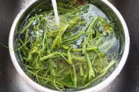 凉拌丝瓜尖的做法步骤2