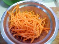 黄瓜金针菇卷的做法步骤3