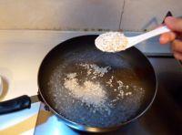 鸡蛋燕麦粥的做法步骤2