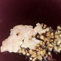 鸡肉粒蛋炒饭的做法步骤3